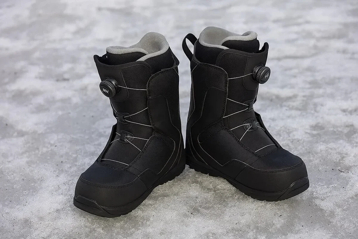 Best snowboard boots for wide feet for ultimate comfort and performance.