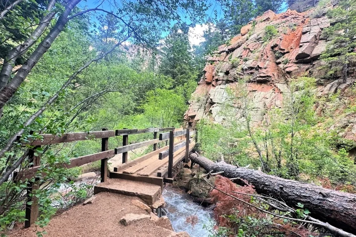 Hiking trail with breathtaking views in Colorado Springs
