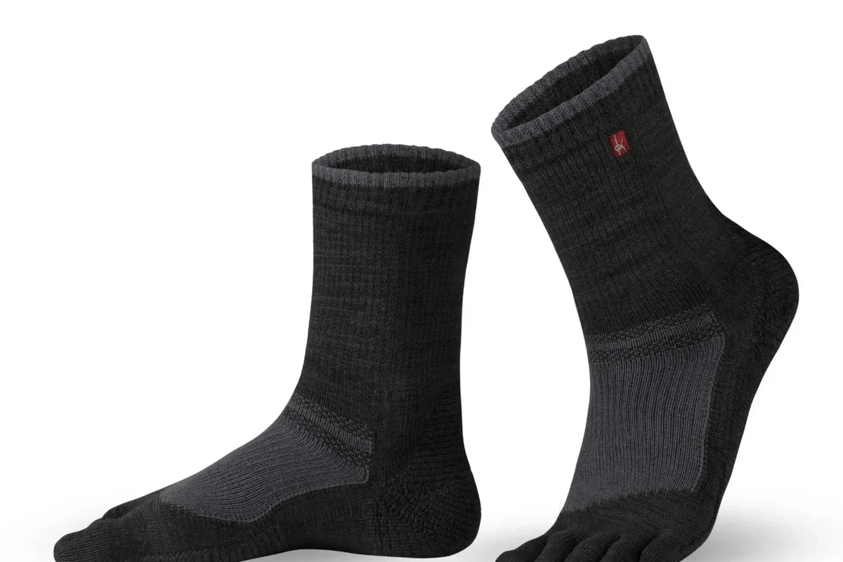 Trail running shoes suitable for technical terrain